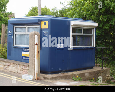 La porta della cabina Tyne all'entrata del fiume Tyne che alloggia la sentinella nelle sue mansioni, fissando il North Pier. Foto Stock