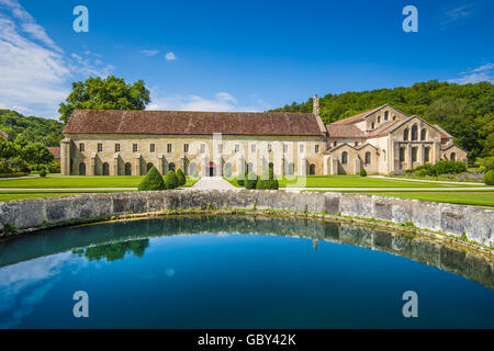 Abbazia cistercense di Fontenay, un sito Patrimonio Mondiale dell'UNESCO sin dal 1981, nel comune di Marmagne, Borgogna, Francia Foto Stock