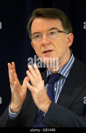 Il segretario d'affari Lord Mandelson ha tenuto un discorso sul futuro dell'istruzione superiore al Birbeck College, nel centro di Londra. Foto Stock