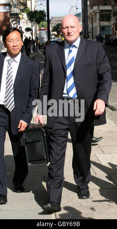 Garry Mann al di fuori della Westminister Magistrates Court a Londra, dove si trova ad affrontare le accuse di estradizione. Foto Stock