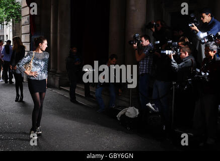 Festa di lancio della tuta unica di Esquire - Londra. Amber le Bon arriva al Party di lancio della tuta singolare Esquire al Somerset House, a Londra. Foto Stock