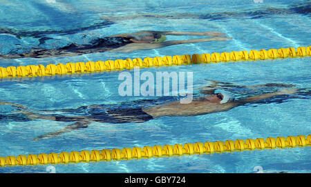 Ryan Lochte degli Stati Uniti inizia il caldo da 200 m del backstroke maschile durante i Campionati mondiali di nuoto FINA di Roma. Foto Stock