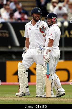 In Inghilterra Andrew Flintoff e Matt precedenti durante il terzo test a Edgbaston, Birmingham. Foto Stock