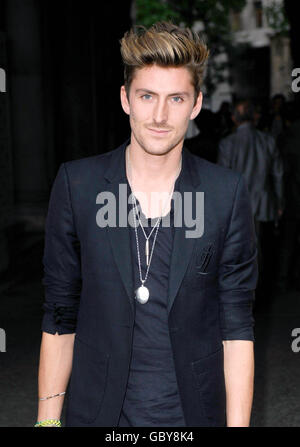 Henry Holland arriva all'Esquire Singular Suit Launch Party alla Somerset House, a Londra. PREMERE ASSOCIAZIONE foto. Data immagine: Mercoledì 29 luglio 2009. Il credito fotografico dovrebbe essere: Ian West/ PA Wire Foto Stock