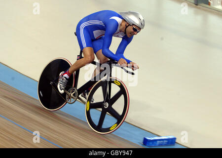 Ciclismo - Athens Paralympic Games 2004 - Men's CP 3/4 bicicletta km Time Trial. La Gran Bretagna Darren Kenny corre sulla strada per vincere la medaglia d'oro Foto Stock