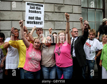 Thomas Cook protesta. Liberò i lavoratori di Thomas Cook fuori dai quattro tribunali, oggi a Dublino. Foto Stock