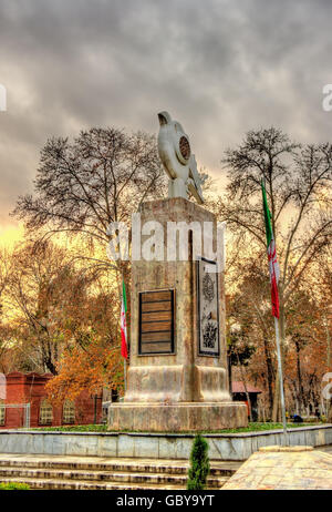 Un monumento nel parco-e Shahr (parco della città) - Teheran, Iran Foto Stock
