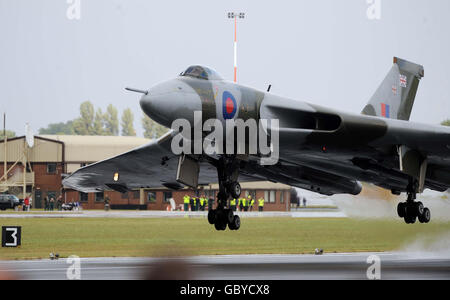 Il bombardiere Vulcan XH558 si decida di esporre al Royal International Air Tattoo al RAF Fairford, Gloucestershire. Foto Stock