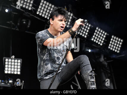 Lovebox Weekender - Londra. Gary Numan si esibisce sul palco principale durante il Lovebox Weekender, al Victoria Park nella zona est di Londra. Foto Stock