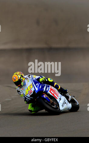 Motociclismo - Moto GP - Round Ten - Qualifiche - Donington Park. Valentino Rossi di Yamaha durante le prove libere 2 durante la giornata di qualificazione del Gran Premio di Gran Bretagna a Donington Park, Castle Donington. Foto Stock