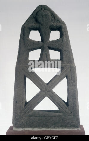 Belle arti, Medioevo, Franchi, cross pattee e St. Andrew's cross, trovati in Moselkern, settimo secolo, Rhenish Museo di Stato, Bonn, Germania, Foto Stock