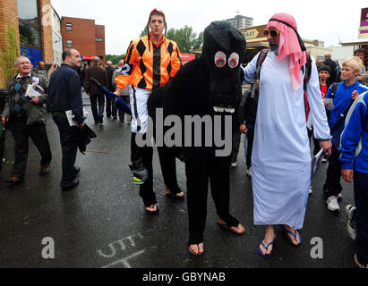 Cricket - The Ashes 2009 - npower terzo Test - Day tre - Inghilterra / Australia - Edgbaston. Gli appassionati di cricket in abito elegante arriveranno per la terza prova a Edgbaston, Birmingham. Foto Stock