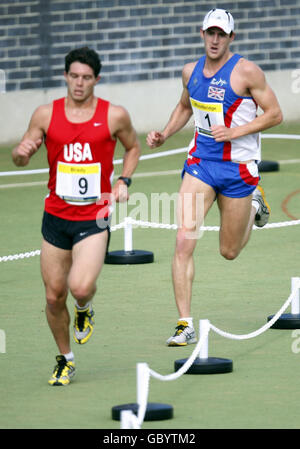 Nick Woodbridge della Gran Bretagna compete nel cross country durante i moderni Campionati del mondo di Pentathlon, Londra. Foto Stock