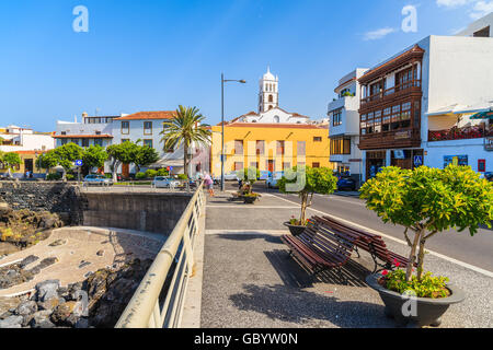 Città di Garachico Tenerife - 15 NOV 2015: street a Garachico cittadina sulla costa di Tenerife, Isole Canarie, Spagna Foto Stock