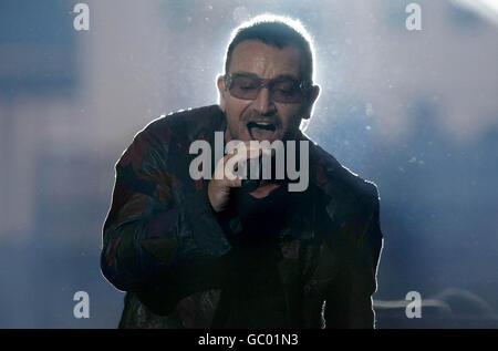 U2 in concerto - Dublino. Bono sul palco durante l'ultimo concerto degli U2 al Croke Park di Dublino. Foto Stock