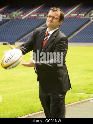 Edinburgh Rugby Chief Executive NIC Cartwright durante l'annuncio della Scottish Rugby Union al Murrayfield Stadium di Edimburgo. Foto Stock