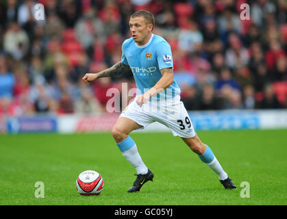 Calcio - Pre Season friendly - Barnsley / Manchester City - Oakwell. Craig Bellamy di Manchester City in azione durante la stagione estiva all'Oakwell Stadium di Barnsley. Foto Stock