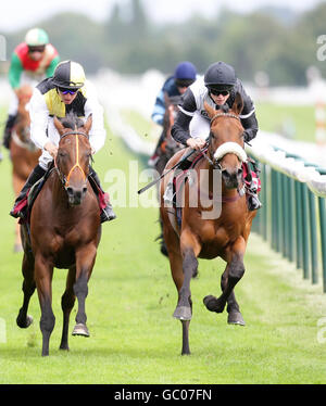 Horse Racing - Santi RLFC Raceday - Ippodromo di Haydock Park Foto Stock