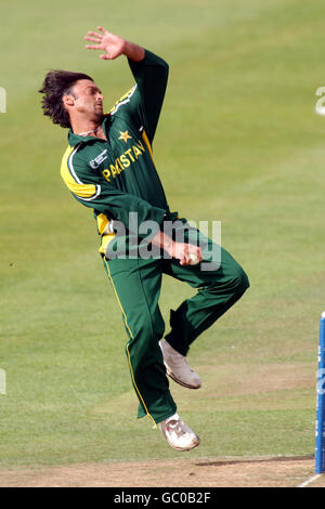 Cricket - ICC Champions Trophy 2004 - India contro Pakistan. Shoaib Akhtar, Pakistan Foto Stock