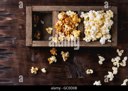 Preparate popcorn salati Foto Stock