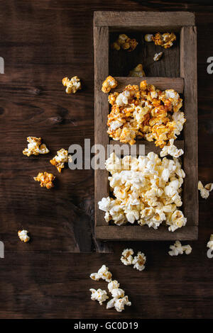 Preparate popcorn salati Foto Stock