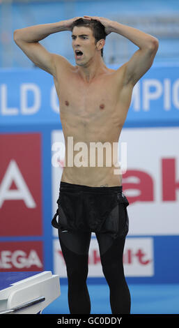 Michael Phelps degli Stati Uniti durante i 4 x 100 m di Freestyle degli uomini durante i Campionati mondiali di nuoto FINA di Roma, Italia. Foto Stock