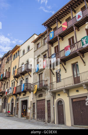 Edifici con protezioni medievale presso la Piazza Grande di Arezzo, Italia Foto Stock