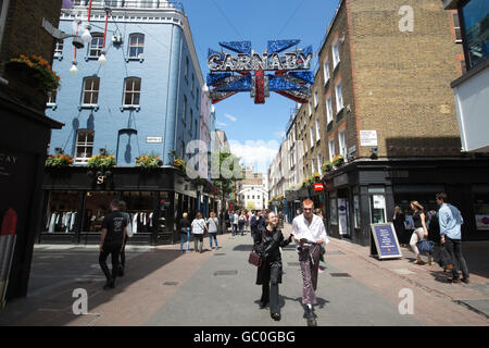 Carnaby Street, la strada pedonale dello shopping a Soho, central London, England, Regno Unito Foto Stock