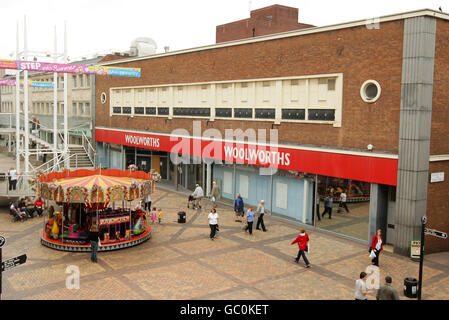 Woolworths chiude. Un negozio di Woolworths a Stockport rivisitato. 35-39 Princes Street, Stockport, SK1 1SY. Foto Stock