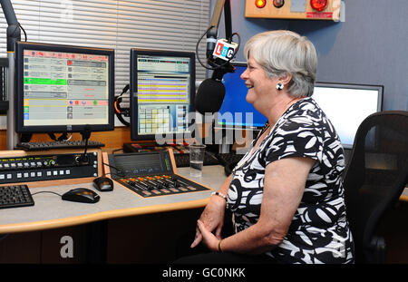 Ann Widdeveste si prepara per il suo nuovo ruolo di presentatore radiofonico sulla conversazione più grande di Londra. Presentera' lo spettacolo feriale di metà mattina da Lunedi' 10 a Venerdi' 21 Agosto, dalle 10 alle 13. Foto Stock