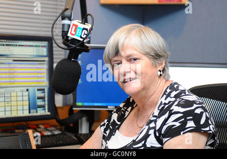 Ann Widdeveste si prepara per il suo nuovo ruolo di presentatore radiofonico sulla conversazione più grande di Londra. Presentera' lo spettacolo feriale di metà mattina da Lunedi' 10 a Venerdi' 21 Agosto, dalle 10 alle 13. Foto Stock