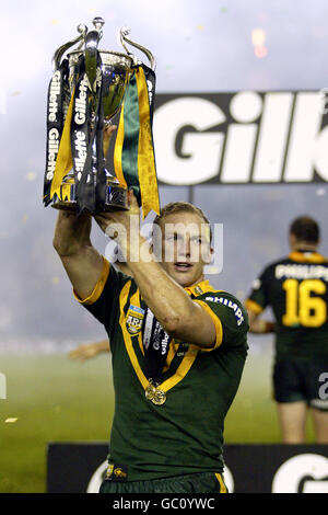 Darren Lockyer in Australia alza il trofeo Gillette Tri-Nations Series Foto Stock