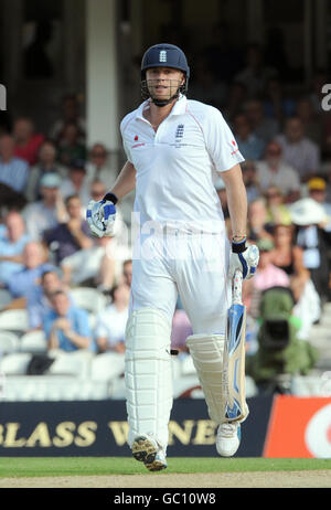 Andrew Flintoff in Inghilterra durante il primo giorno del quinto test match di Npower Ashes al Brit Oval di Londra Foto Stock