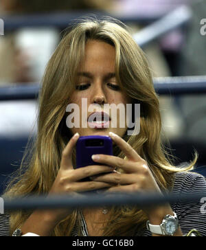 Kim Sears, la ragazza di Andy Murray, guarda durante il secondo giorno degli US Open a Flushing Meadows, New York. Foto Stock