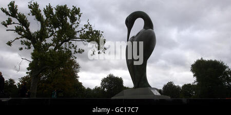 Scultura in bronzo svelata in Hyde Park Foto Stock