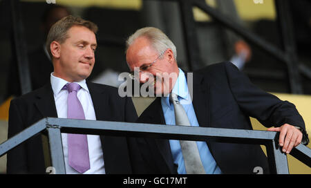 Calcio - Coca-Cola Football League Two - Notts County / Bradford City - Meadow Lane. Il direttore del calcio della contea di Notts Sven Goran Eriksson prende il suo posto prima della partita Foto Stock