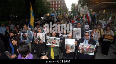 Camp Ashraf protesta a Londra. Manifestanti al di fuori dell'Ambasciata degli Stati Uniti a Londra. Foto Stock