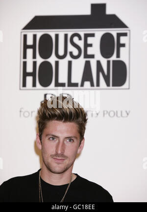 Henry Holland presenta Pretty Polly Tight Collection - Londra. Il designer Henry Holland pone durante una fotocall per il lancio di House of Holland per Pretty Polly. Foto Stock