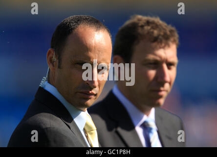 Commentatori di Sky Sports ed ex giocatori inglesi Nasser Hussain (a sinistra) E Michael Atherton Foto Stock