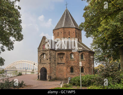 Sint Nicolaas chiesa e waalbrug a Nijmegen, in Olanda Foto Stock