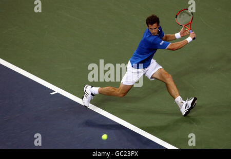 Andy Murray della Gran Bretagna in azione contro Ernests Gulbis della Lettonia durante il secondo giorno degli US Open a Flushing Meadows, New York. Foto Stock