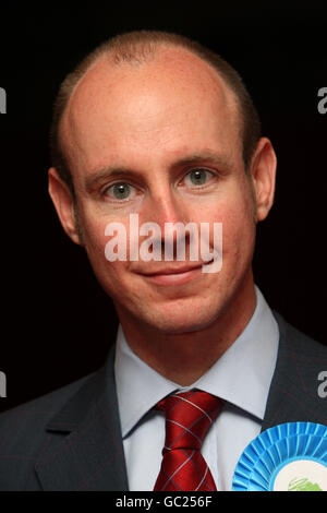 Deputato conservatore Daniel Hannan durante le elezioni del Parlamento europeo nel sud-est, presso lo stadio Saint Mary di Southampton. Foto Stock