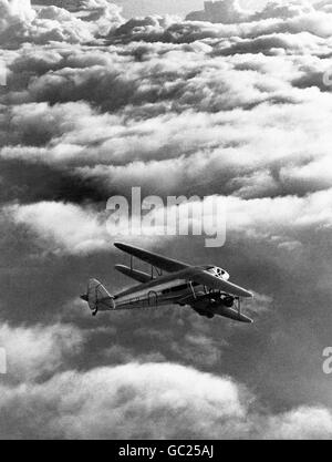 Un'immagine impressionante di un drago sei de Haviland DH89, il prototipo di un aereo commerciale di grande successo, il de Haviland DH89 Dragon Rapide. Foto Stock