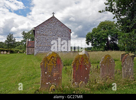 St Martins Chiesa, Worthing, Dereham in Norfolk, è impostato tra la bella East Anglian campagna, sotto wide open skies. Foto Stock