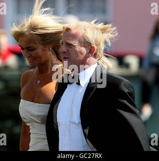 Gordon Strachan partecipa alle nozze di Andrea Corr e Brett Desmond, figlio di Dermot Desmond, che si svolgono nella chiesa di San Giuseppe a Miltown Malbay Co Clare. Foto Stock