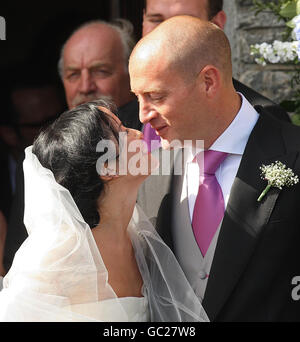 Andrea Corr e Brett Desmond, figlio di Dermot Desmond al loro matrimonio nella chiesa di San Giuseppe a Miltown Malbay Co Clare. Foto Stock