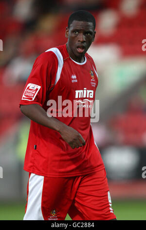 Calcio - Carling Cup - primo turno - Cheltenham Town v Southend United - Whaddon Road. Justin Richards, città di Cheltenham Foto Stock