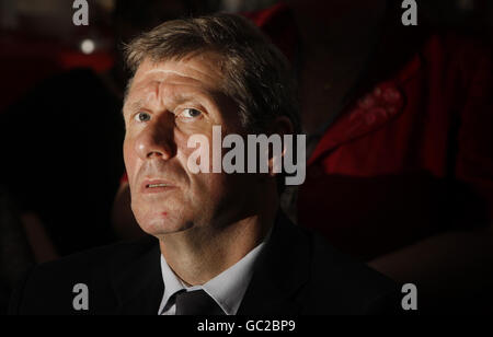 Kenny MacAskill, Segretario alla Giustizia Underfire, durante una visita al Moving on Renfewshire Project, parte di Action for Children Scotland, a Paisley. Foto Stock