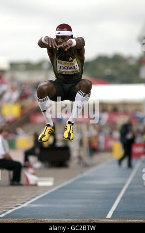 Atletica - Aviva Gran Premio di Gran Bretagna 2009 - Gateshead International Stadium. Phillips Idowu della Gran Bretagna in azione sul suo cammino per vincere il triplo salto maschile Foto Stock