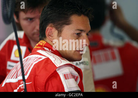 Formula uno Motor Racing - Gran Premio d'Italia - Paddock Day - Monza. Il pilota Ferrari Giancarlo Fisichella nei box durante la giornata del paddock sul circuito di Monza. Foto Stock